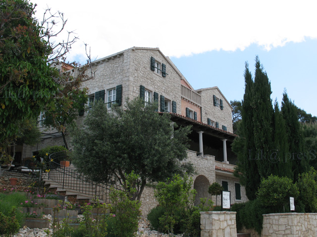 Hotel Boškinac/Arhiva Lika pressa Gospić, 2009.                                                                                                                                                                                                           